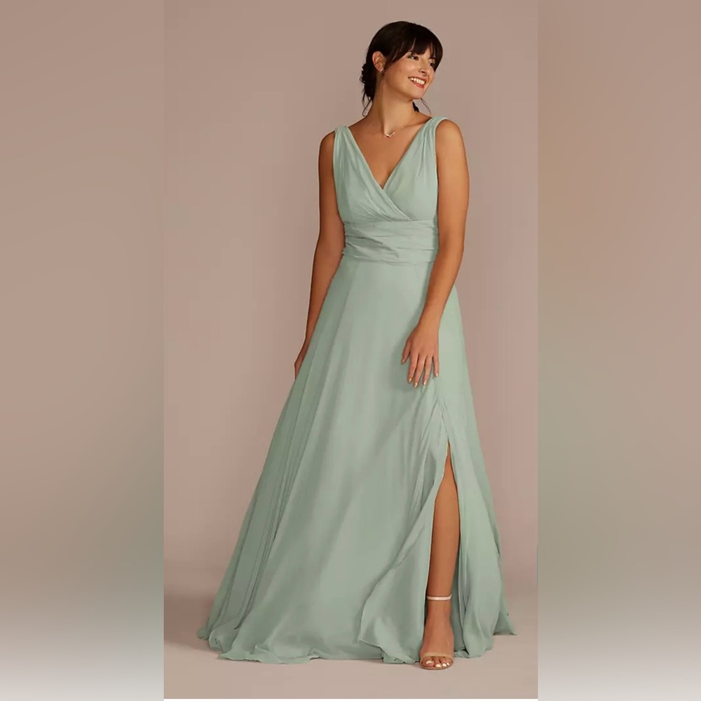 Elegant Sage Green Sleeveless Dress Size 6